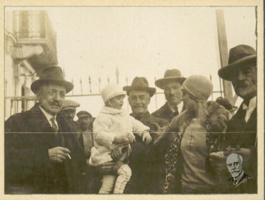 Φιλική συντροφιά αγκαλιά με τον Λευτέρη Βενιζέλο.