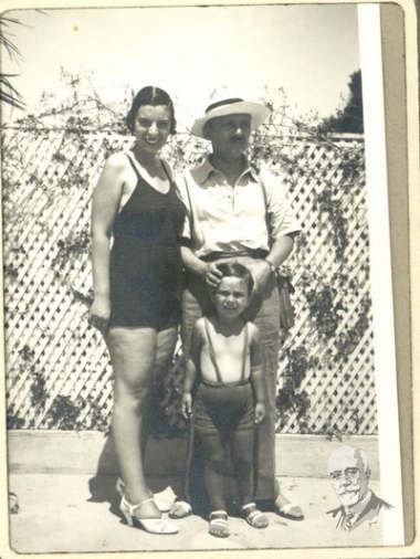 Ο Κυριάκος Βενιζέλος με την σύζυγό του Μαρίκα και το γιο τους Νικήτα σε θερινές διακοπές.