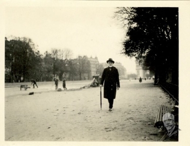 Ο Ελευθέριος Βενιζέλος σε περίπατο στα Ηλύσια Πεδία.