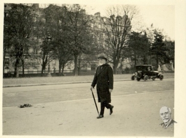 Ο Ελευθέριος Βενιζέλος σε περίπατο στα Ηλύσια Πεδία.