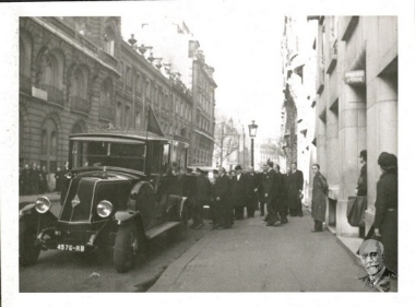 Η σορός του Ελευθερίου Βενιζέλου φεύγει από το Παρίσι για να μεταφερθεί στην Ελλάδα.