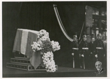 Η σορός του Ελευθερίου Βενιζέλου φεύγει από το Παρίσι για να μεταφερθεί στην Ελλάδα.