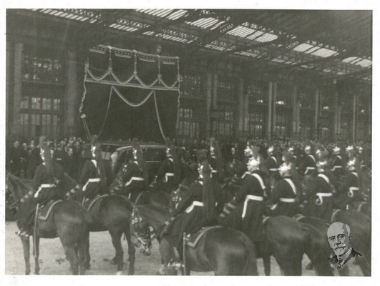 Η σορός του Ελευθερίου Βενιζέλου φεύγει από το Παρίσι για να μεταφερθεί στην Ελλάδα.