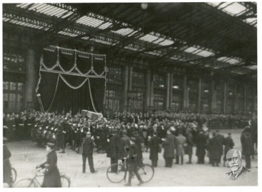 Η σορός του Ελευθερίου Βενιζέλου φεύγει από το Παρίσι για να μεταφερθεί στην Ελλάδα.