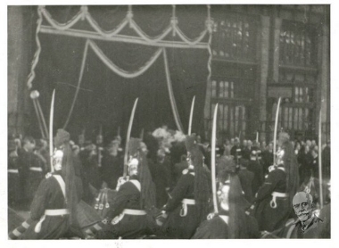 Η σορός του Ελευθερίου Βενιζέλου φεύγει από το Παρίσι για να μεταφερθεί στην Ελλάδα.