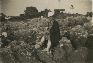 Η Έλενα Βενιζέλου σε στιγμές χαλάρωσης στην παραλία.