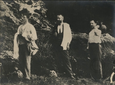 Στο Θέρισο. Από αριστερά ο Σ. Κολοκυθάς, ο Ελ. Βενιζέλος και ο Κ. Παπαδάκης.