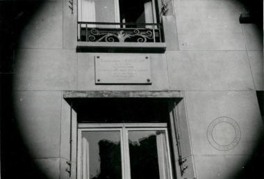 Η αναμνηστική πλάκα έξω από την οικία του Ελευθερίου Βενιζέλου στο Παρίσι. Οδός Beaujon 22.