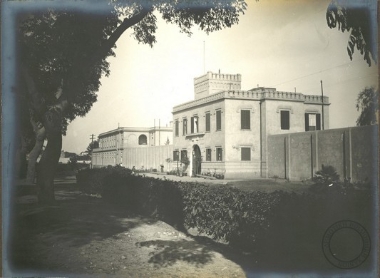 Εξωτερική άποψη του αναμορφωτηρίου από τα αριστερά.