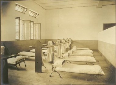 Κοιτώνες του τμήματος των κοριτσιών του αναμορφωτηρίου.