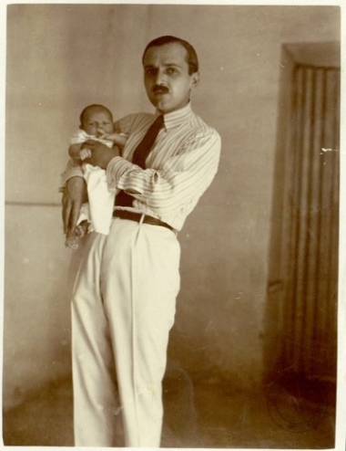 Ο Κυριάκος Βενιζέλος αγκαλιά με τον πρωτότοκο γιο του Λευτέρη.