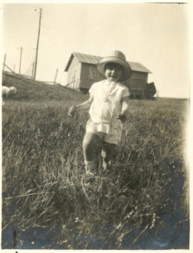 Ο Λευτέρης Βενιζέλος σε παιδική ηλικία με συντροφιά κι άλλων παιδιών.