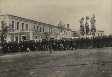 Αυστριακά στρατεύματα στο ναύσταθμο της Σούδας.