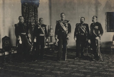 Ο πρίγκιπας Γεώργιος, Ύπατος Αρμοστής της Κρητικής Πολιτείας με τους ναυάρχους των Μεγάλων Δυνάμεων.