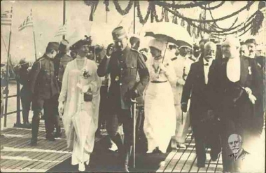 (Ο Βασιλιάς Κων/νος με τη σύζυγό του Σοφία στο Φάληρο για τον εορτασμό της λήξης του Β  Βαλκανικού Πολέμου)