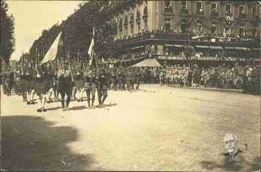Parade of Greek troops in Paris during the anniversary of the end of World War I)