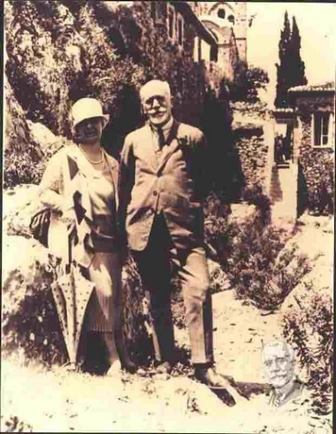 Eleftherios Venizelos with his wife Elena during their visit to Mystra.
