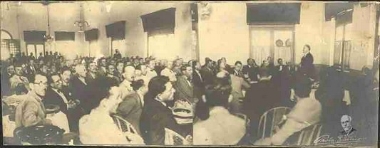 Α΄ Δημοκρατικό Συνέδριο στη Θεσσαλονίκη, μιλάει ο αρχηγός της Δημοκρατικής Ένωσης Αλ. Παπαναστασίου