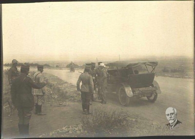 Eleftherios Venizelos with Generals Nider and Bridge at the front of Strymonas.