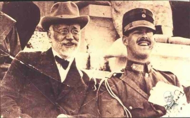 Ο Ελευθέριος Βενιζέλος με τον βασιλιά Αλέξανδρο στο Παναθηναϊκό στάδιο κατά τη διάρκεια των επίσημων εορτασμών για την υπογραφή της Συνθήκης των Σεβρών