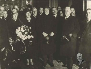 Ο Ελευθέριος Βενιζέλος με τη σύζυγό του Έλενα και τον πρωθυπουργό της Τσεχοσλοβακίας κατά τη διάρκεια επίσκεψής του στη χώρα
