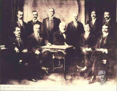 Ο Ελευθέριος Βενιζέλος με την ελληνική αποστολή κατά τη διάρκεια της Συνθήκης του Βουκουρεστίου