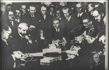 Eleftherios Venizelos with the Prime Minister of Turkey, Ismet Inonou, signing the Greek-Turkish Friendship Accord in Ankara.