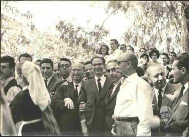 Ο Νικήτας και ο Λευτέρης Βενιζέλος στις Μουρνιές για τις εκδηλώσεις από τη συμπλήρωση των 100 χρόνων από τη γέννηση του Ελευθερίου Βενιζέλου. Διακρίνεται και ο Ευτύχης Νικολιουδάκης