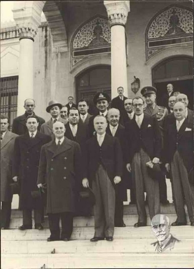 Sophocles Venizelos with the Greek Delegation and the Greek Ambassador to Turkey, Koutoumas, during his visit to Ankara