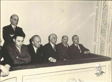 Ο Σοφοκλής Βενιζέλος παρακολουθώντας τη συνεδρίαση της Τουρκικής Εθνοσυνέλευσης κατά τη διάρκεια της επίσκεψής του στην Άγκυρα