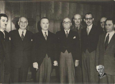 Sophocles Venizelos with the Greek entourage and the Greek Ambassador to Turkey, Koutoumas, on their visit to the President of the Turkish Democracy Tzelal Bagiar, during S. Venizelos