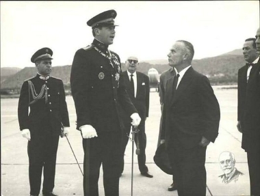 Sophocles Venizelos with Crown Prince Constantine at the Chania airport.