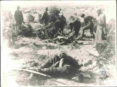 Ταφή νεκρών μετά τη μάχη της Ι Μεραρχίας στο Σαγγάριο