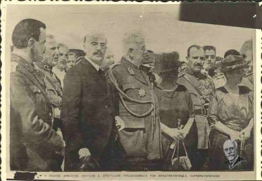 The High Commissioner of Smyrna, Aristides Stergiadis, welcoming Commander-in-Chief L. Paraskevopoulos.