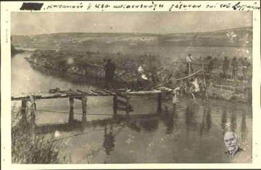 Το Μηχανικό τμήμα της V Μεραρχίας κατασκευάζει γέφυρα επί του Σαγγάριου