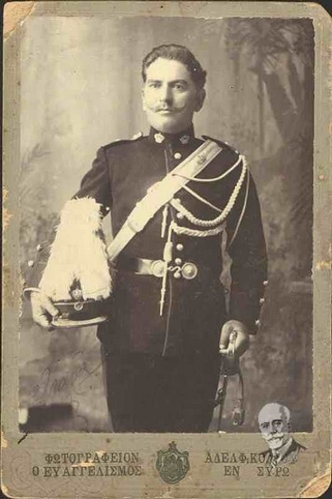 <Ε. Σταράς>, αξιωματικός της Κρητικής Χωροφυλακής