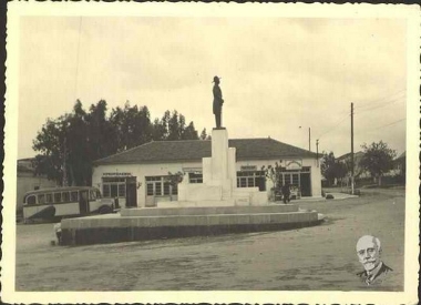 Το άγαλμα του Πρίγκηπα Γεωργίου στη Σούδα από τον γλύπτη Κανακάκη