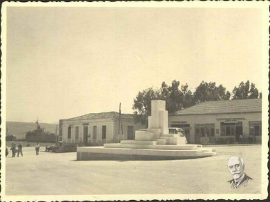 Το βάθρο του αγάλματος του Πρίγκηπα Γεωργίου στη Σούδα από τον γλύπτη Κανακάκη