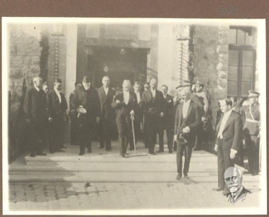 Ο Ελευθέριος Βενιζέλος με τον Κεμάλ Ατατούρκ κατά τη διάρκεια της επίσκεψής του στην Τουρκία