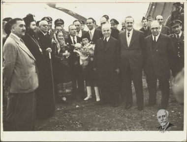 Sophocles Venizelos visiting Thessaloniki. Next to him there is Mr. Konstantinos Karamanlis. Kothris Emm., Iasonidis and Theologitis can be seen as well.