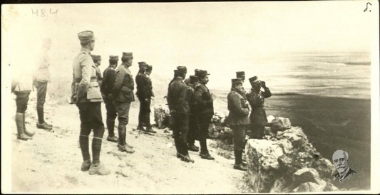 The Governor of the 1st Army Corps General Trikoupis inspecting the Asia Minor front.