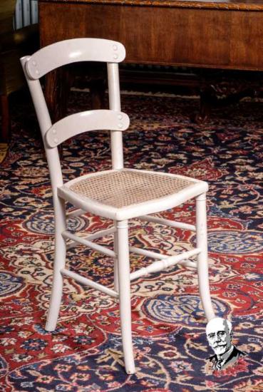 Καρέκλα με ξύλινη ράχη και ψάθινο κάθισμα, βαμμένη λευκή