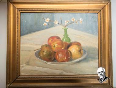 Ζωγραφικό έργο με νεκρή φύση με μήλα σε πιάτο και μικρό βάζο με άνθη, του Φ. [Ανατολέα], σε κορνίζα εποχής