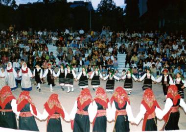 Τα παιδιά απο τα Δημοτικά Σχολεία 6ο, 7ο και 10ο θα παρουσιάσουν παραδοσιακούς χορούς