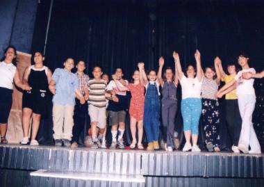 Τα παιδιά του 8ου Δημοτικού Σχολείου παρουσιάζουν παράσταση Κουκλοθέατρου “Ο Μίστερ Σούπερ Μπαμ και η Ρηνούλα