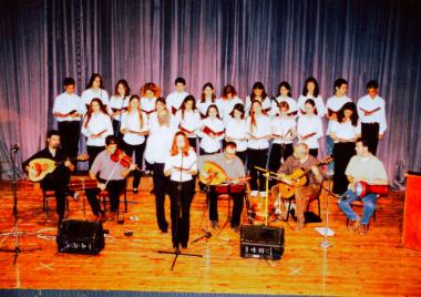 Η χορωδία του 3ου Γυμνασίου Βύρωνα παρουσιάζει τη μουσική παράσταση “Ιστορικές Μνήμες και τραγούδια των Αλησμόνητων Πατρίδων”