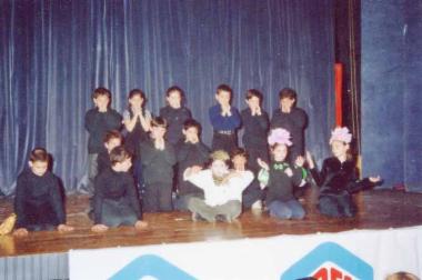 Το θεατρικό σχήμα του 16ου Δημοτικού Σχολείου παρουσιάζει
το έργο του Αντουάν ντε Σαιντ Εξυπερύ 