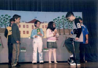 Το θεατρικό σχήμα του 10ου Δημοτικού σχολείου παρουσιάζει το θεατρικό έργο 