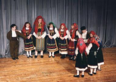 Το χορευτικό τμήμα του 10ου Δημοτικού παρουσιάζει χορούς από τη Θράκη