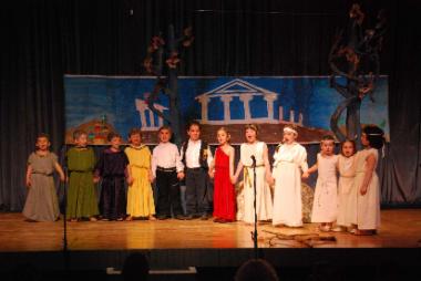 Το θεατρικό σχήμα του 12ου
Νηπιαγωγείου παρουσιάζει
την κωμωδία του Αριστοφάνη:
